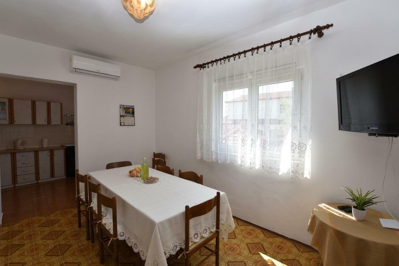 Apartment Maria Примоштен Екстер'єр фото